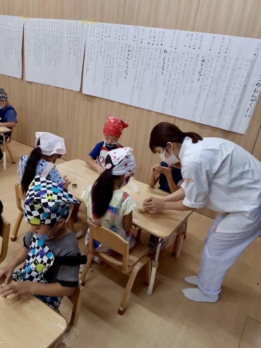 株式会社安田物産【勤務地】湘南まるめろ保育園の制服3