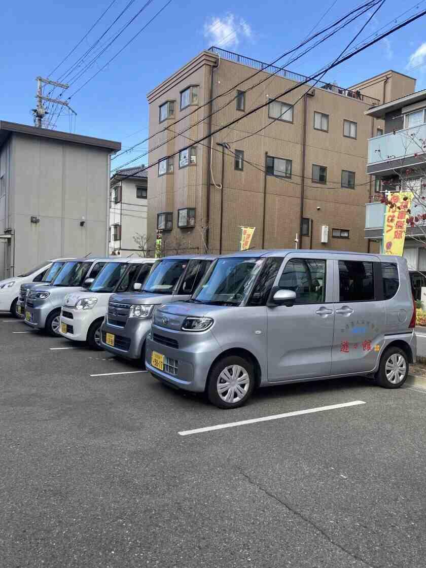 社会医療法人信愛会 畷生会 遊々館の制服2