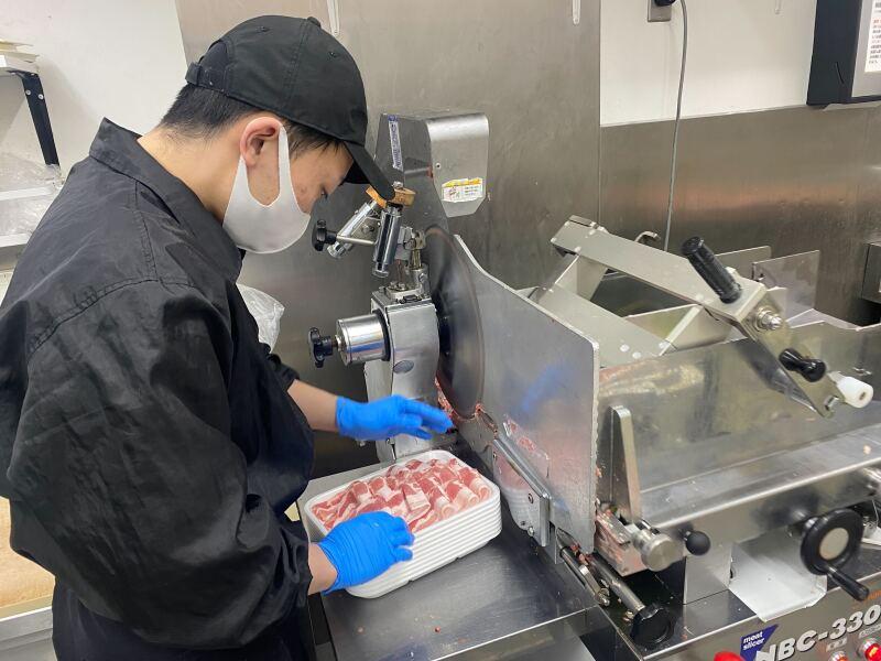肉の雅屋 業務スーパー高田店の仕事画像3