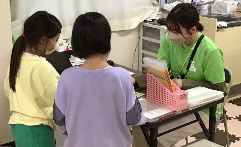 品川翔英小学校アフタースクールの制服1