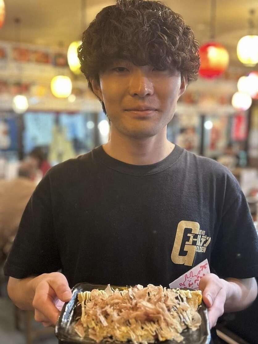 昭和ゴールデン 大阪駅第4ビル店の制服1