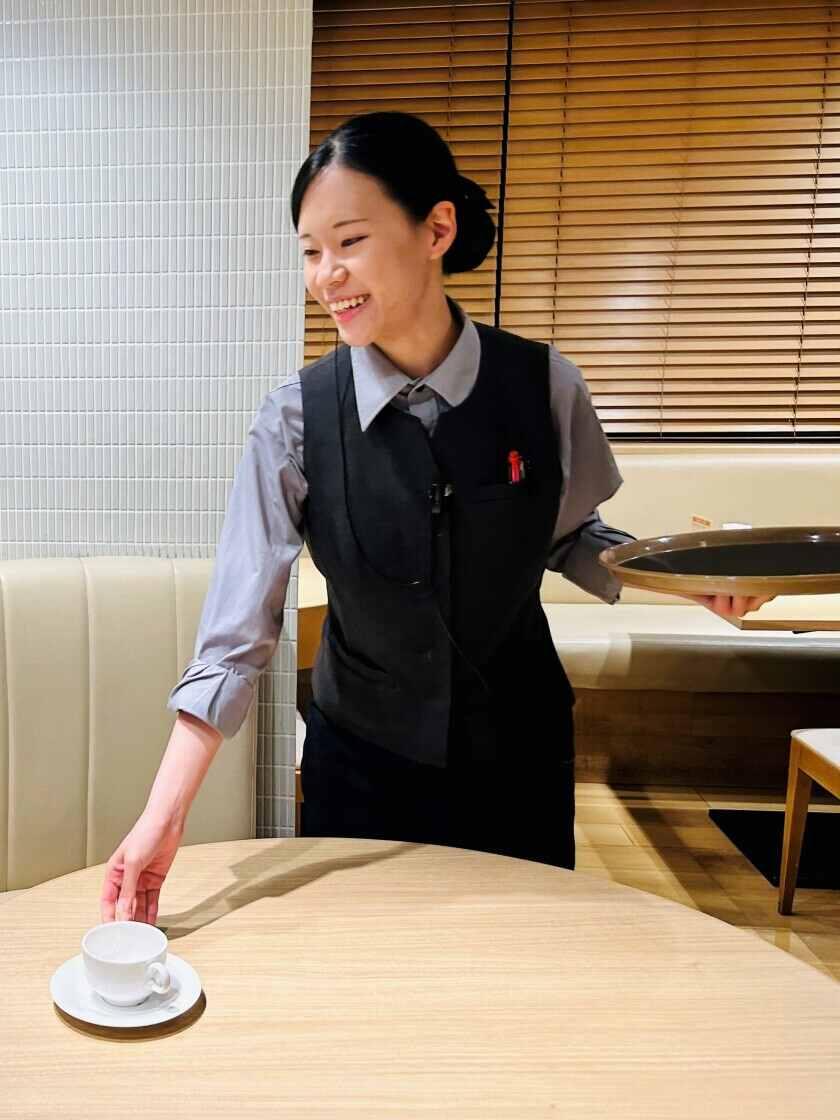 イセタンダイニング新宿本店の制服1