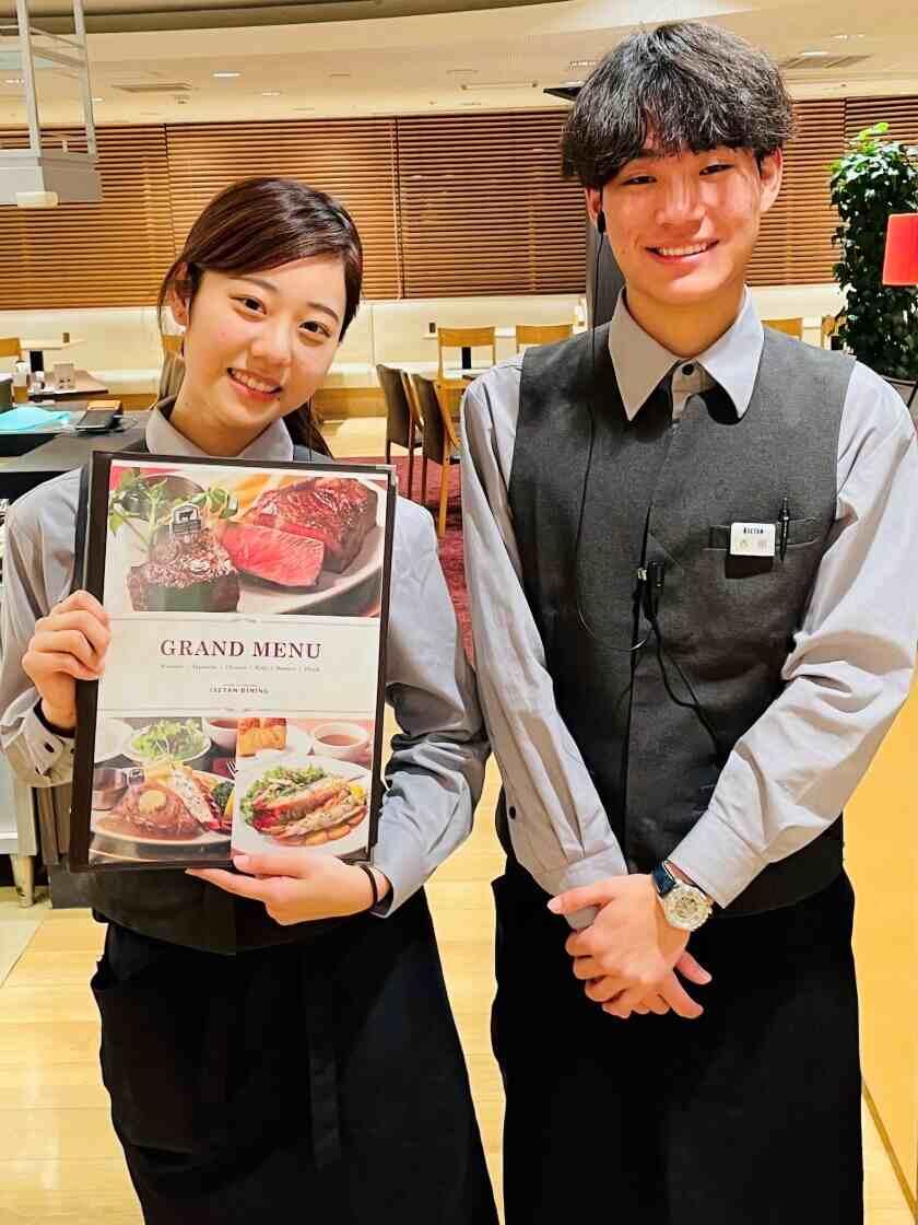 イセタンダイニング新宿本店の制服2