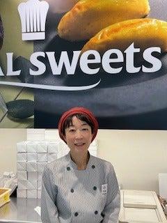 ロイヤルスイーツ福岡空港店の制服1