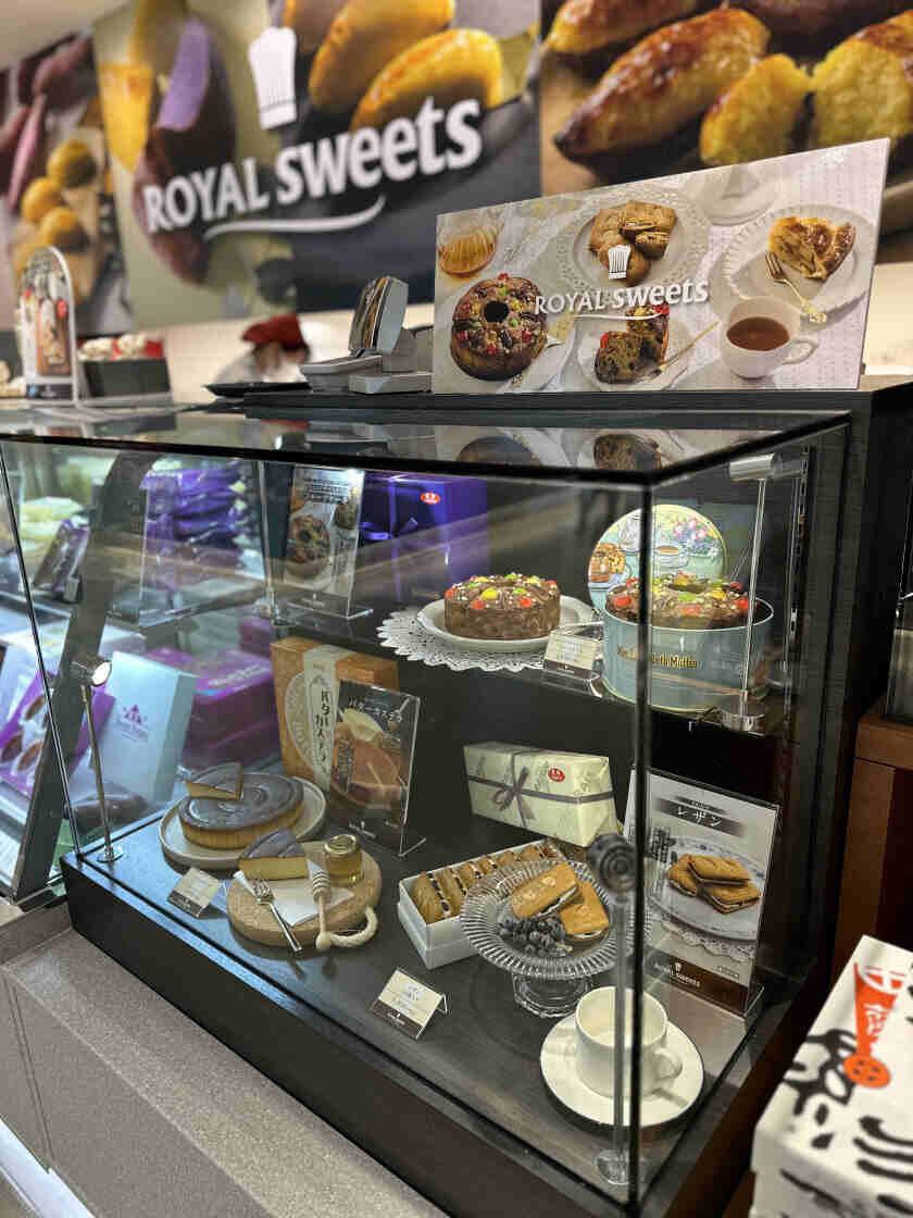 ロイヤルスイーツ福岡空港店の制服2