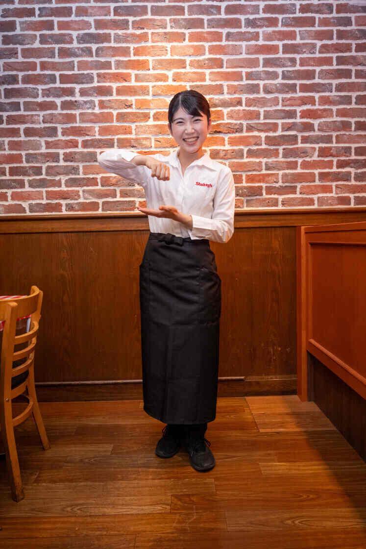 カフェ・シェーキーズ外苑信濃町の制服1