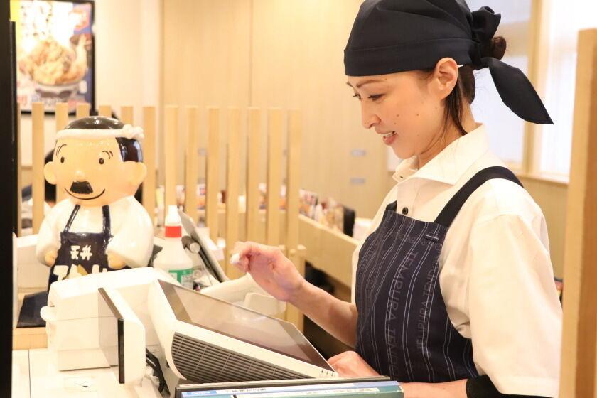 天丼てんや羽田空港第２ターミナル店の制服2