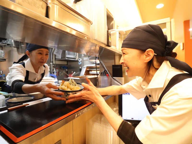 天丼てんや羽田空港第２ターミナル店の仕事画像3