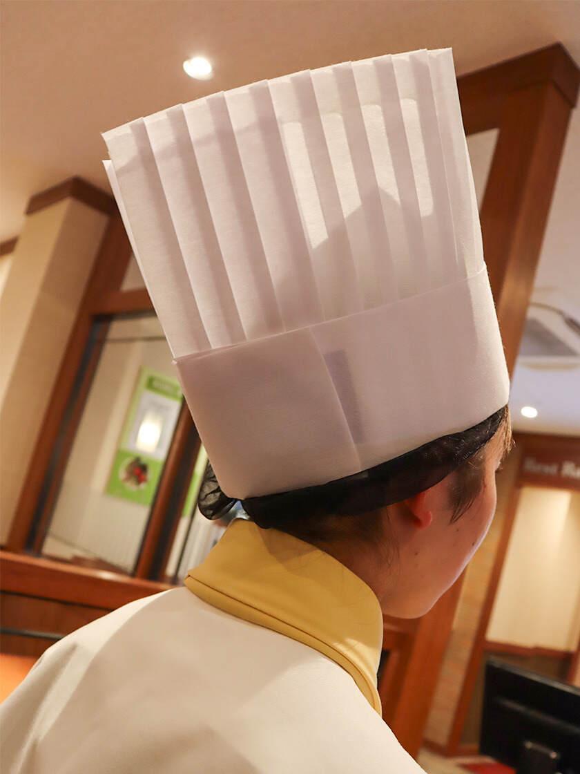 ロイヤルホスト 中部国際空港店の制服6