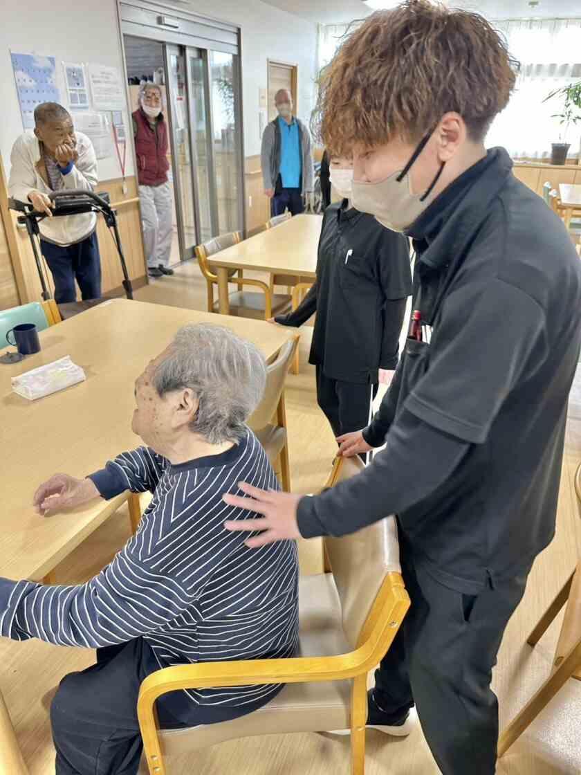 シルバーコート有田の制服2