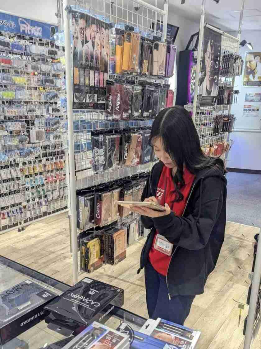 Darts Shop TiTO 梅田店の制服4