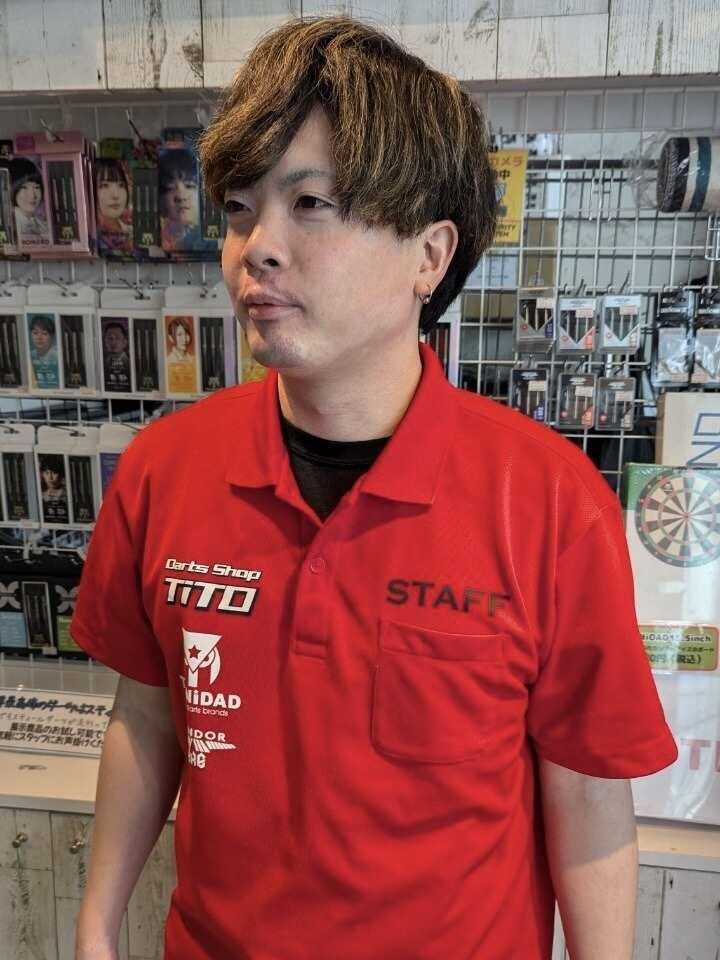 Darts Shop TiTO 梅田店の制服2