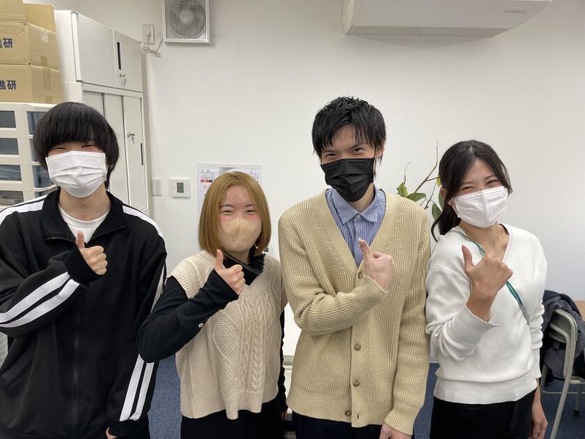 株式会社リバーウッド　【塾講師】　＼チャットで即面接予約可／の制服1