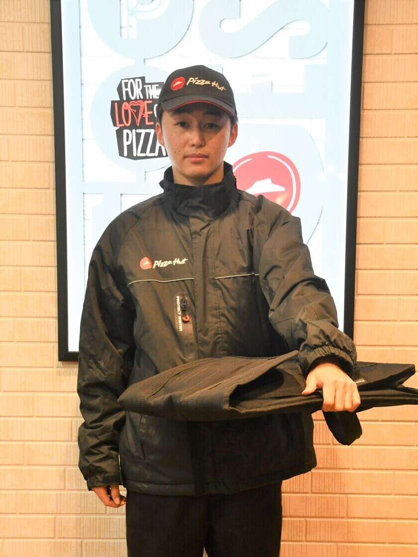 ピザハット 業平店の制服2