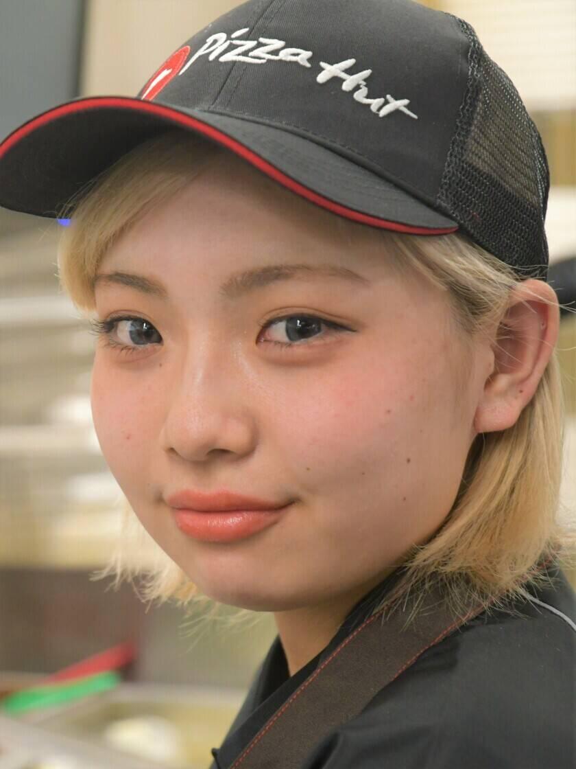 ピザハット 深川店の制服3