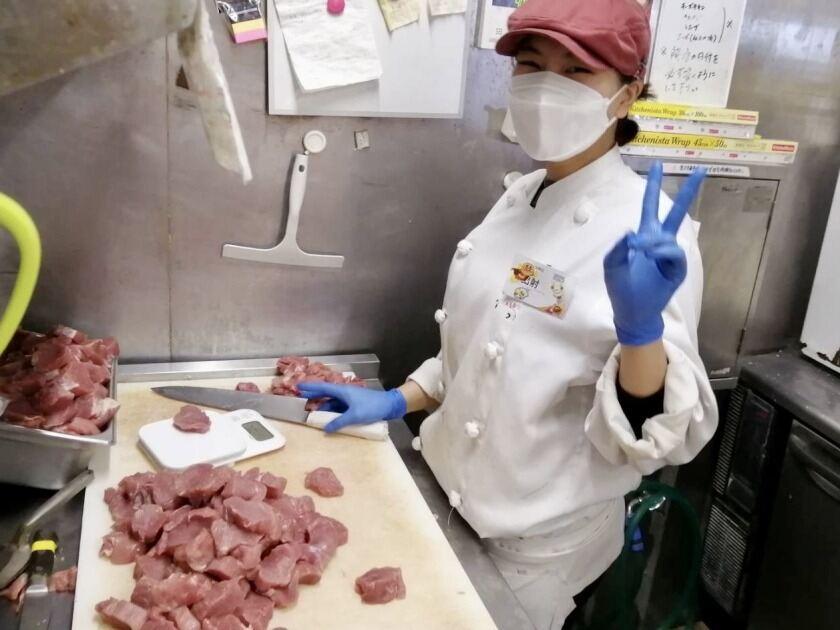 かつ辰 交野店の制服1