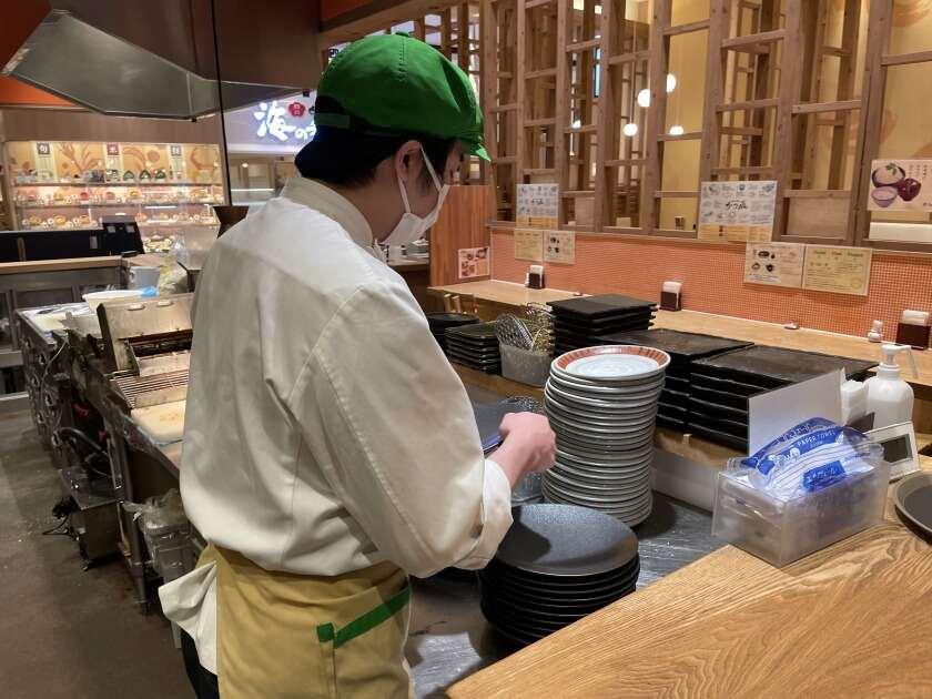 かつ辰 イオンモール四條畷店の制服4