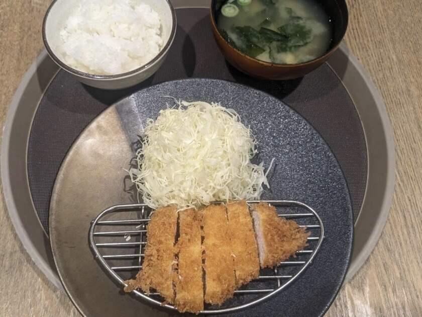 かつ辰 本店の制服5