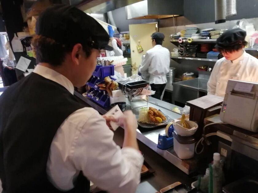 かつ辰 交野店の制服4