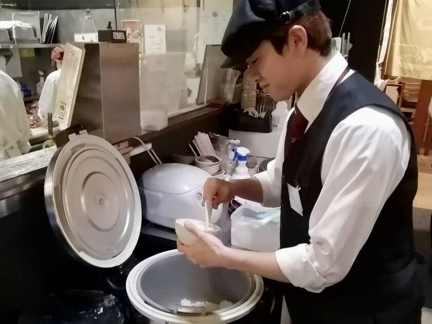 かつ辰 交野店の制服5