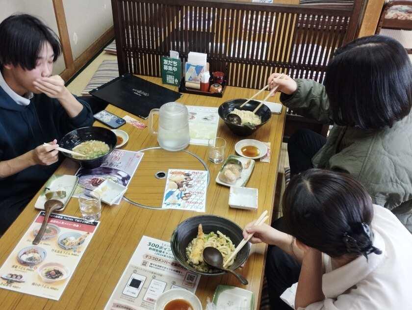 四國うどん 河北本店の制服7