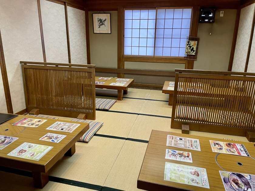 四國うどん 河北本店の制服2