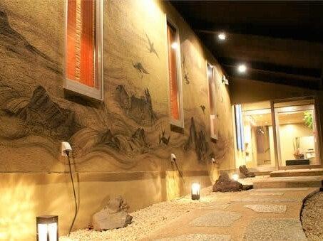 源泉と離れのお宿-月の制服3