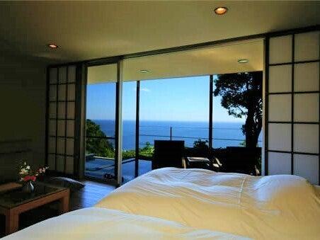 源泉と離れのお宿-月の制服1