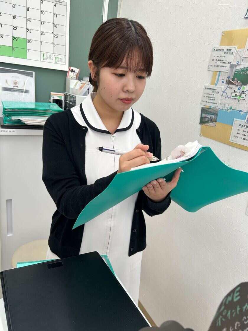 あおばグループ 町田マルイあおば接骨院　はりきゅう院の制服9