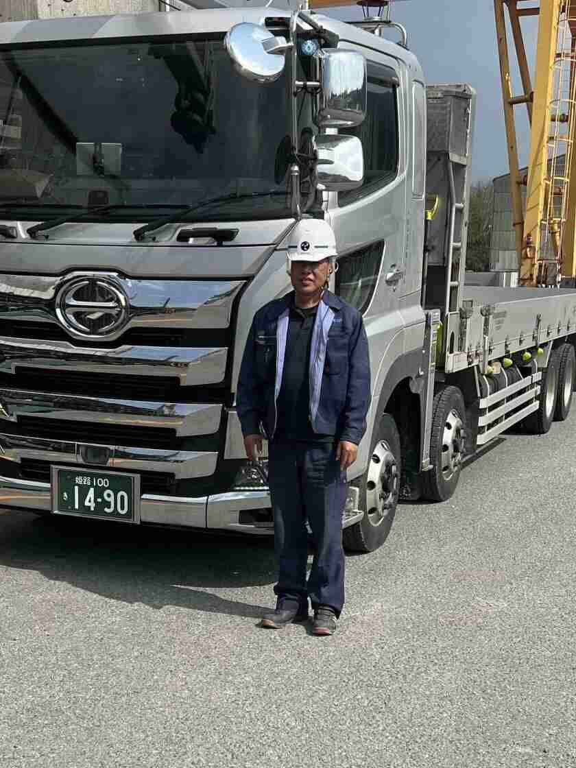 トモエ運送株式会社の制服4