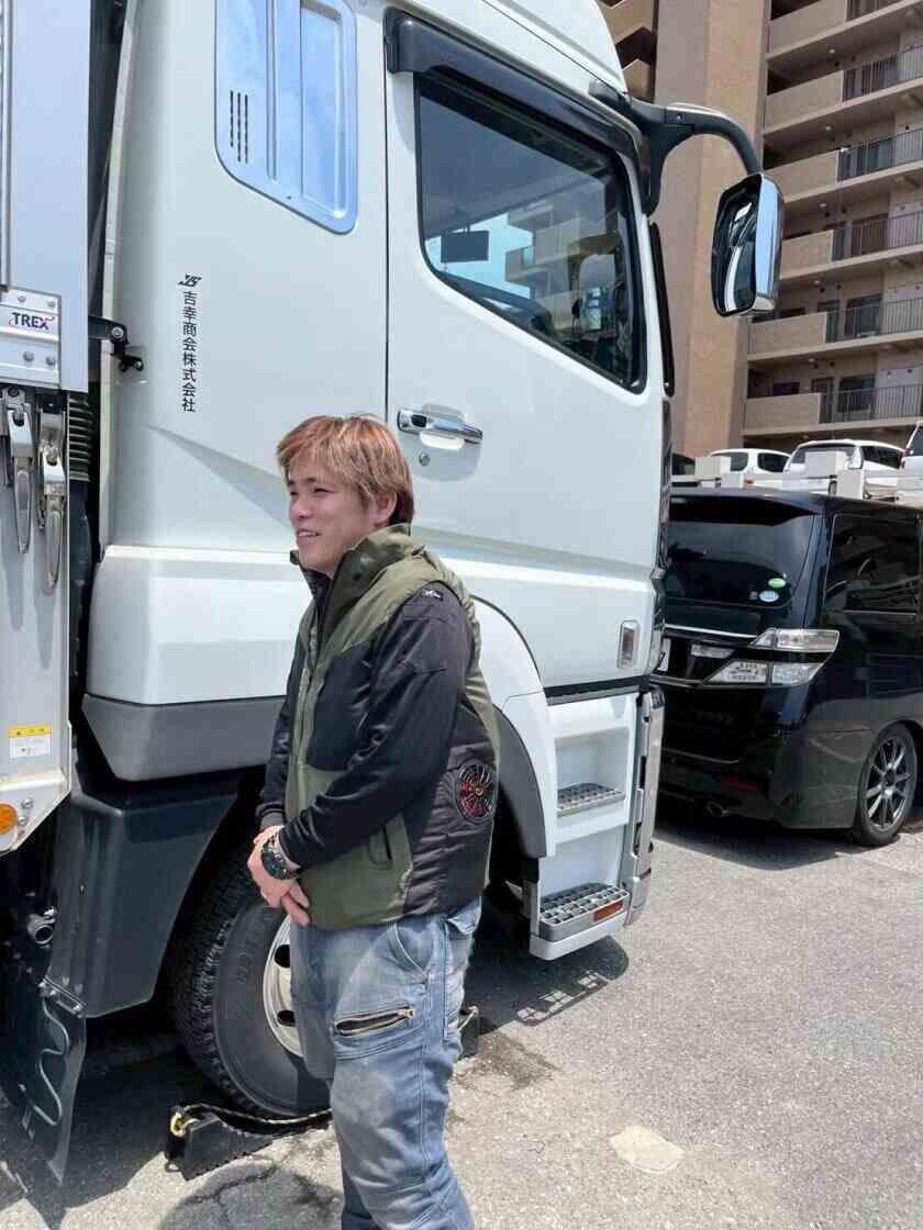 吉幸商会株式会社の制服3