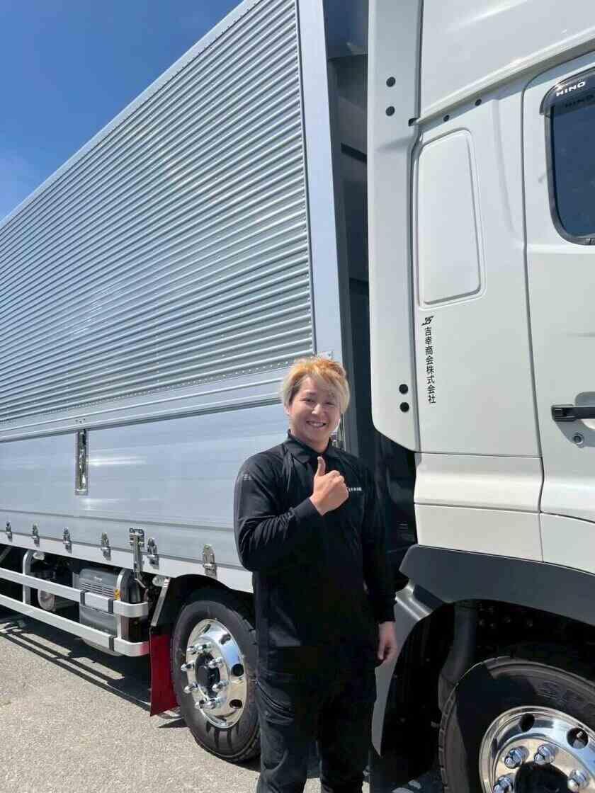 吉幸商会株式会社の制服2