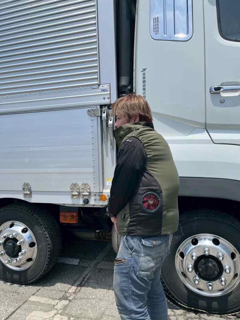 吉幸商会株式会社の制服4