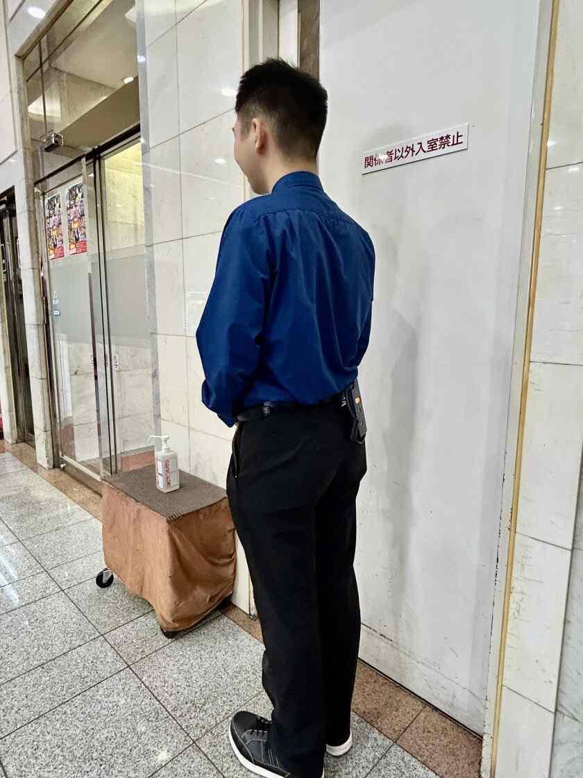 ビッグトマト末広店の制服2