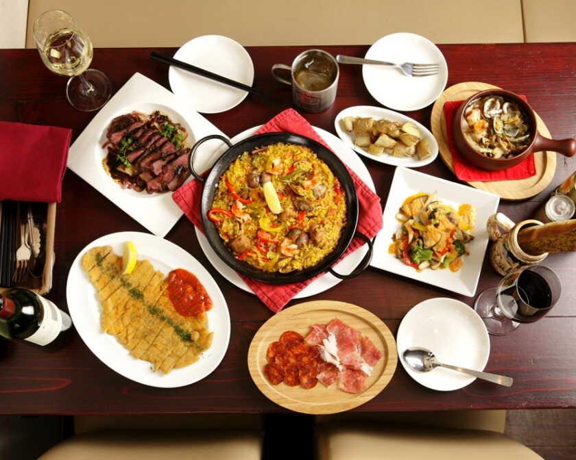 パエリアとピッツァのお店　バルボア西中島店の制服4