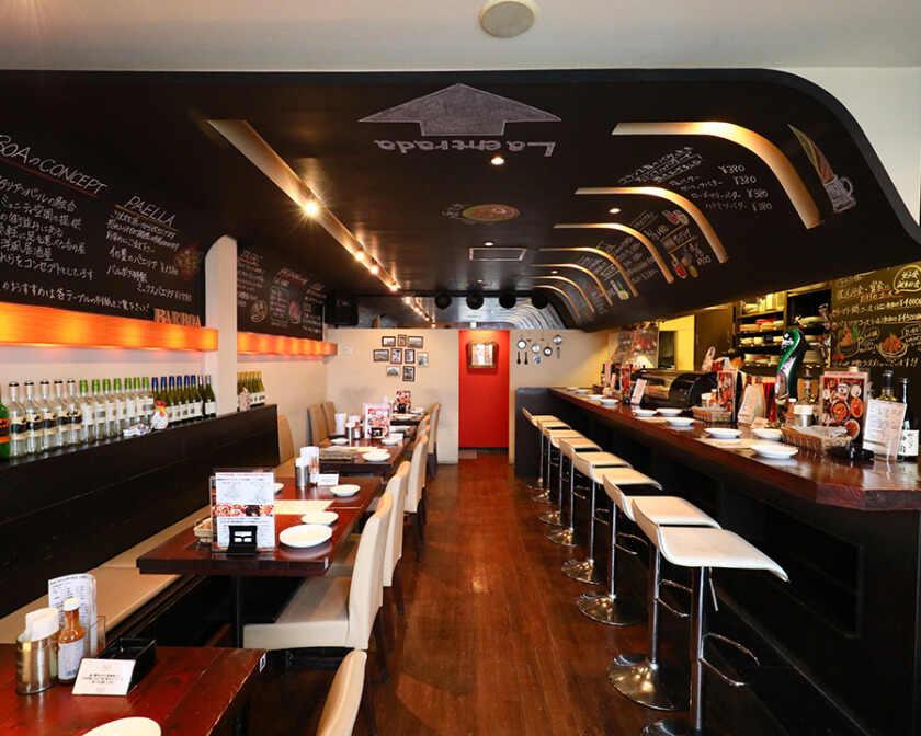 パエリアとピッツァのお店　バルボア西中島店の制服5