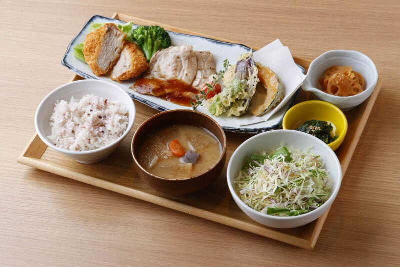 黒ぶたや アトレ大井町店の仕事画像2