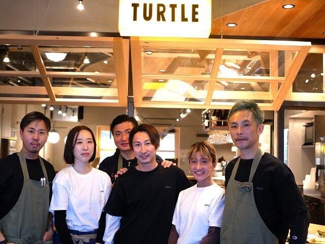 渋谷 タートル  応募受付先の制服1