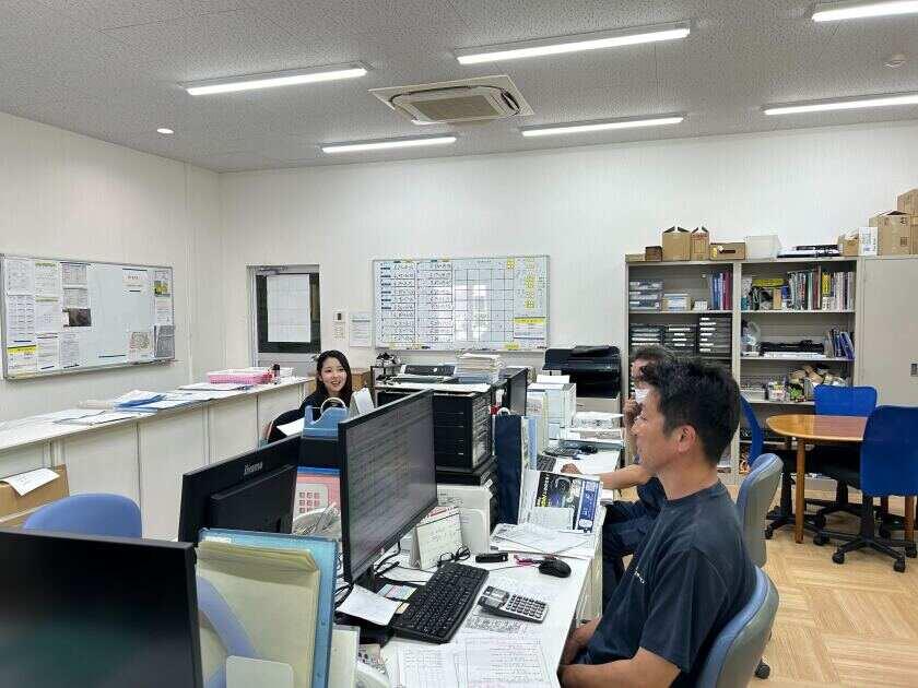 株式会社日之出サービスの制服2