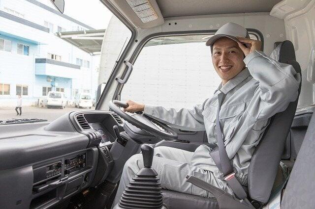 【月給35万以上】トレーラードライバー/WEB面接OK/シニア活躍中(軽作業・物流、北広島市)のイメージ画像