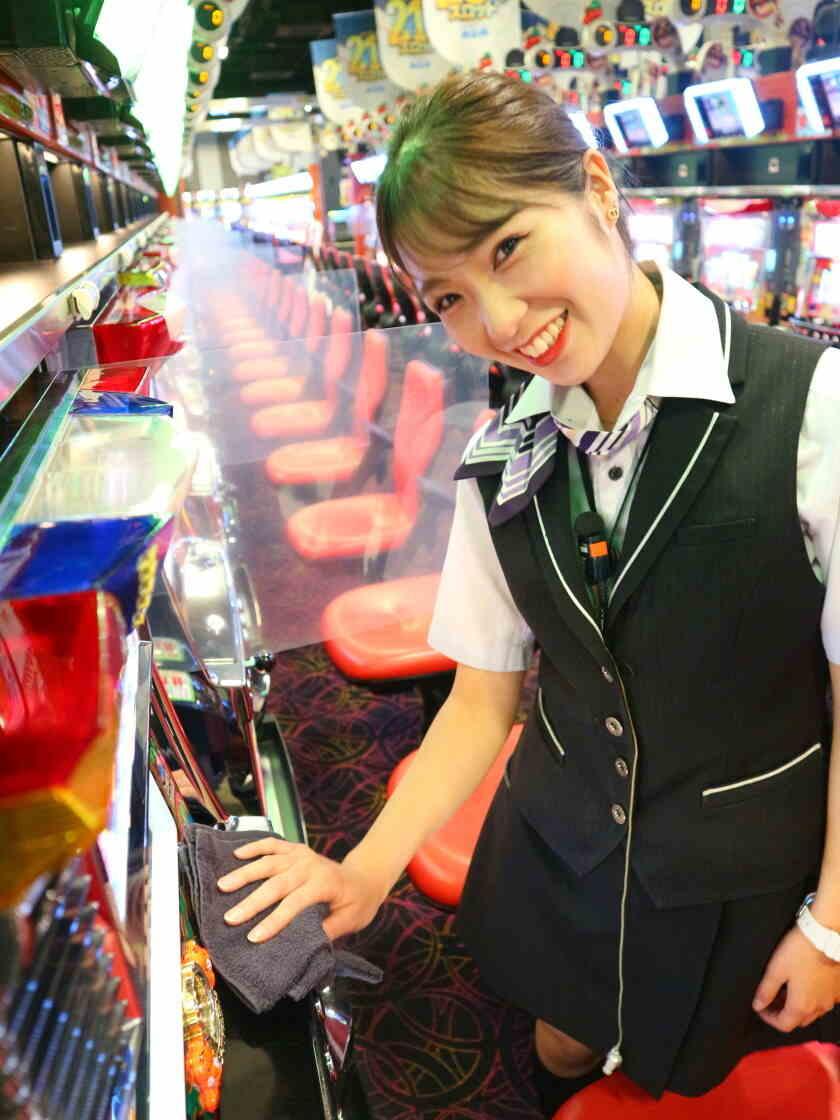 MGM成田店の制服3