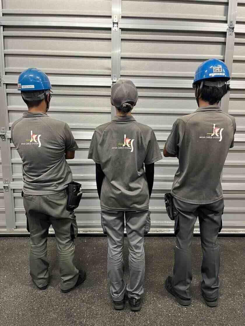 ジェイカス株式会社 六甲アイランドロジスティックスセンターの制服2