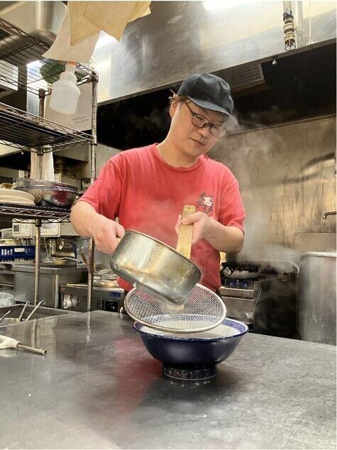 麺家くさび福島店の制服3