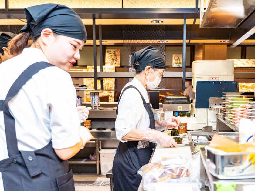 回転寿司 根室花まる 南25条店の制服2