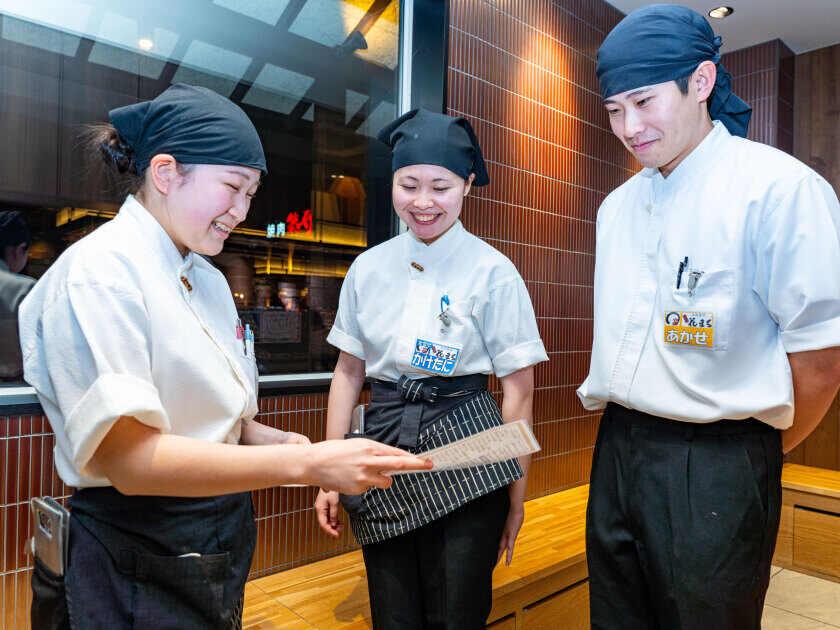 回転寿司 根室花まる 南25条店の制服1