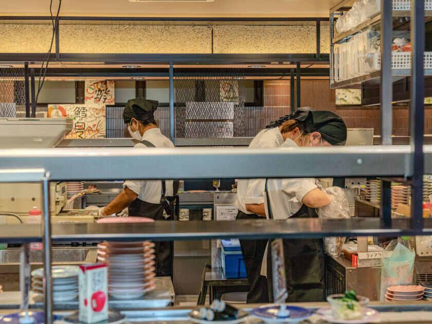 回転寿司 根室花まる 南25条店の制服3