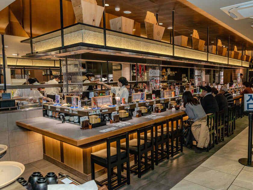 回転寿司 根室花まる 南25条店の制服3