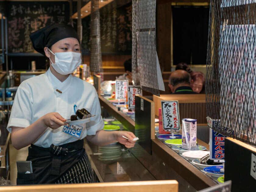 回転寿司 根室花まる 南25条店の制服2