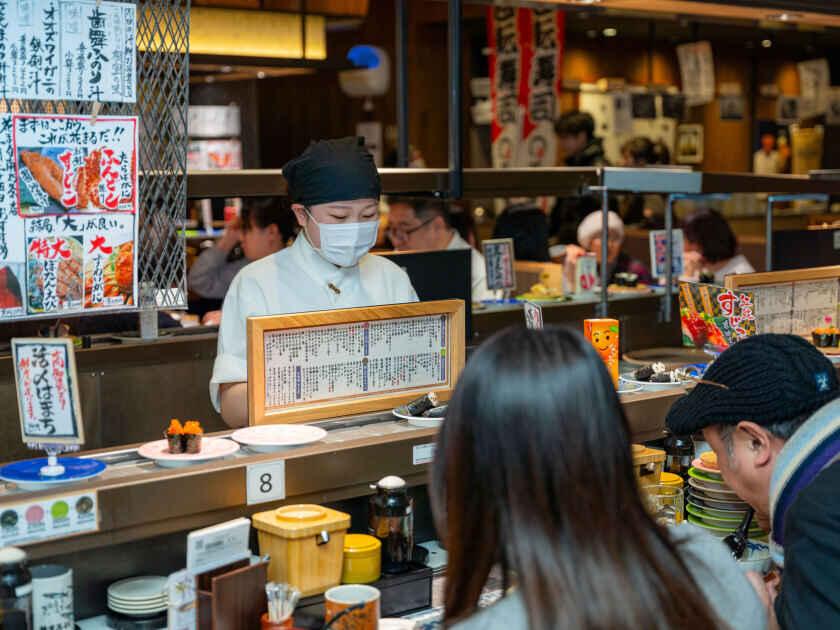 回転寿司 根室花まる 南25条店の制服2