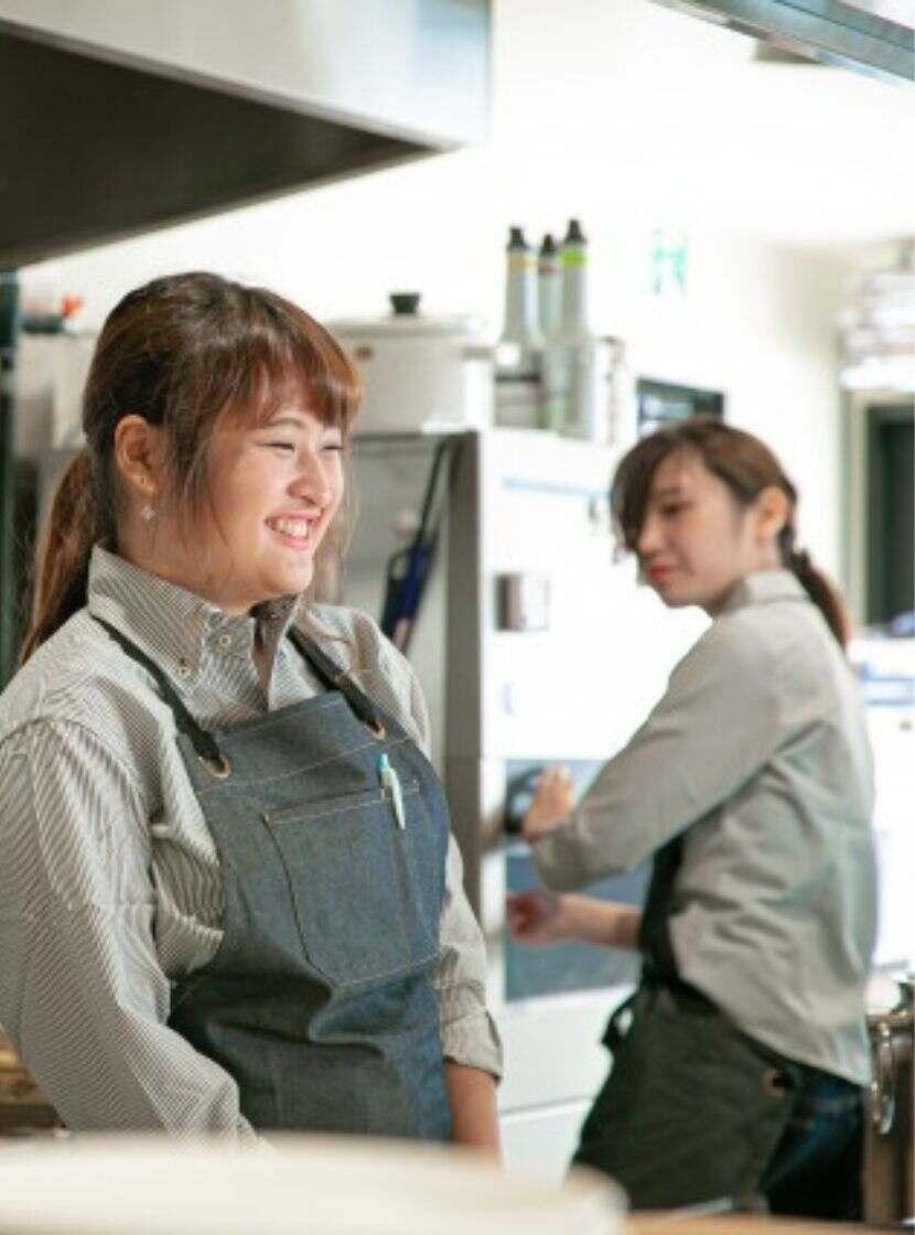 森の洋食 グリルみんぱく 万博記念公園の制服1